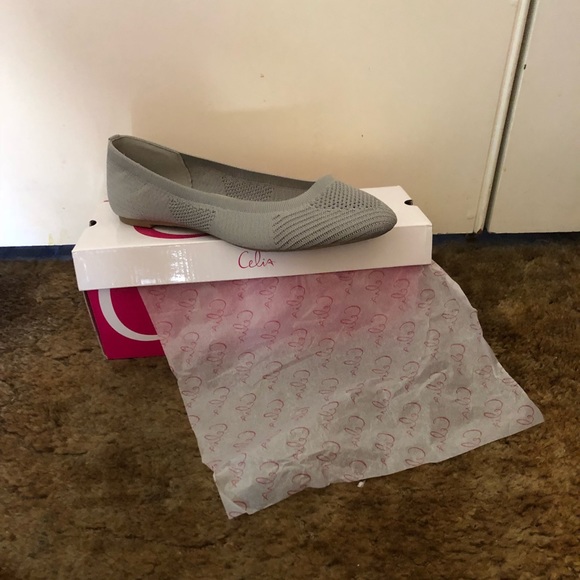 NEW WOMEN FLATS - Picture 2 of 5